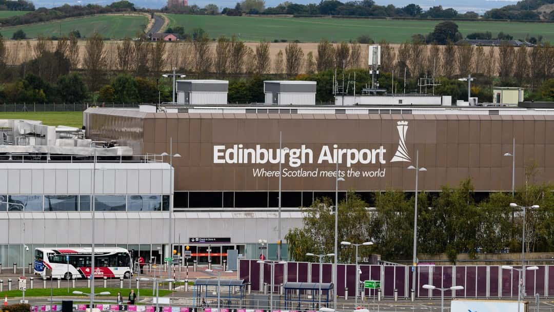 Paul Hastings advises VINCI on major acquisition, marking a significant step in airport operations