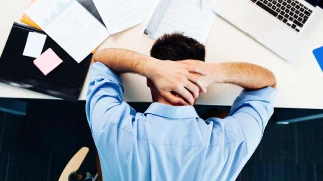 Why can't lawyers give praise?