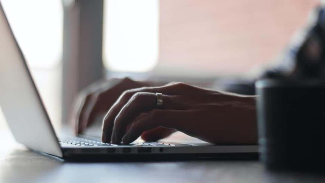 Tweet if you wish (politely)?: lawyers and social media