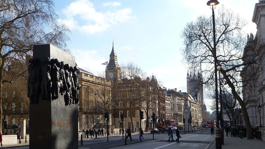 Government claims lack support for environmental legislation