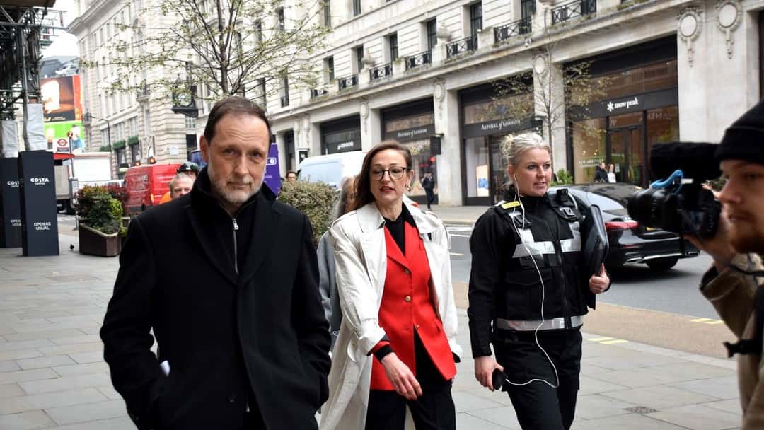 Women citizens arrest oil executives