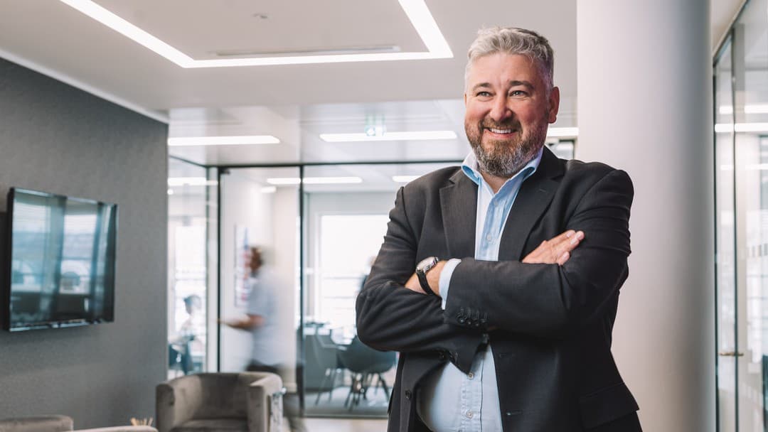 Taylor Rose promotes nine team members