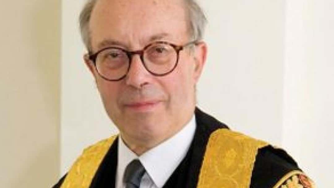 Teacher who kissed pupil has no right to lawyer at disciplinary hearing