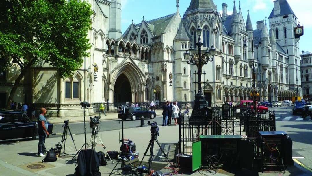 German first lady visits UK courts