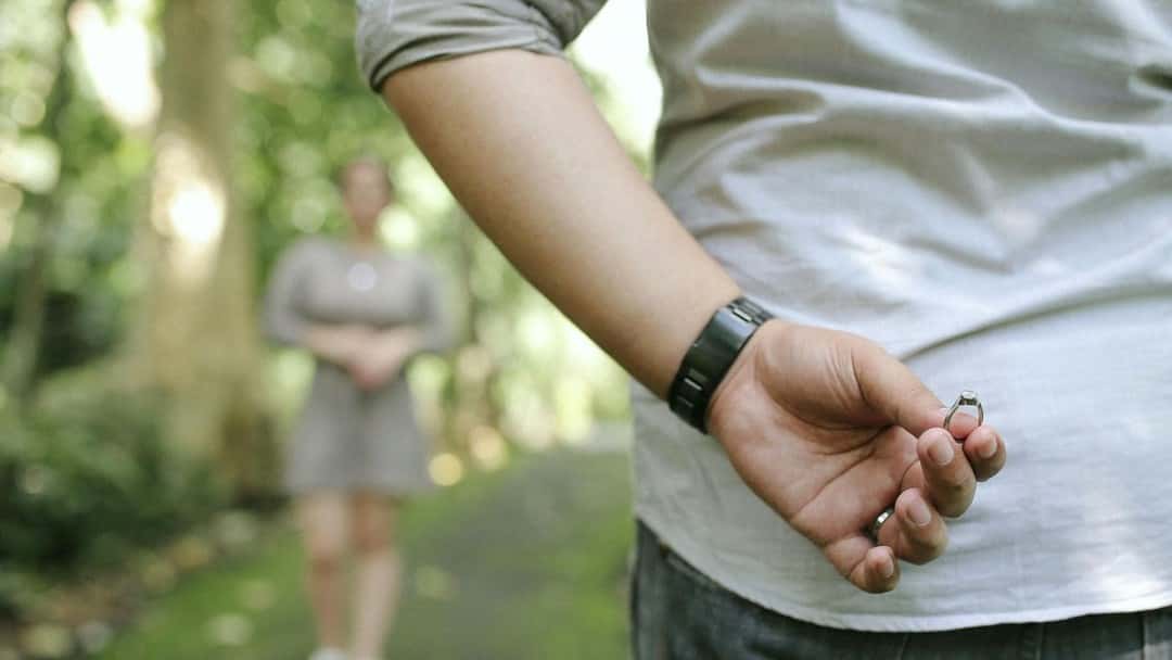 Study reveals UK marriages declining