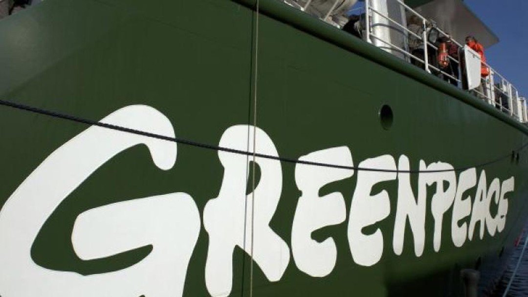 Greenpeace activists block secret Brussels TTIP talks